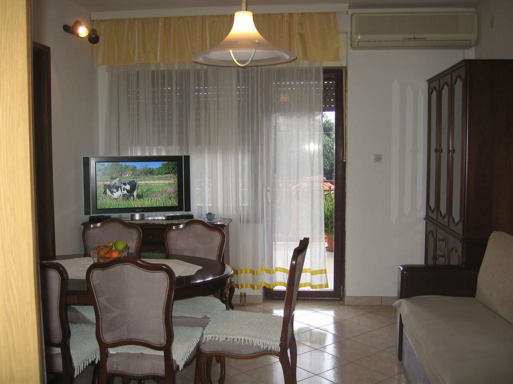 Apartments Nino Seget Vranjica Habitación foto